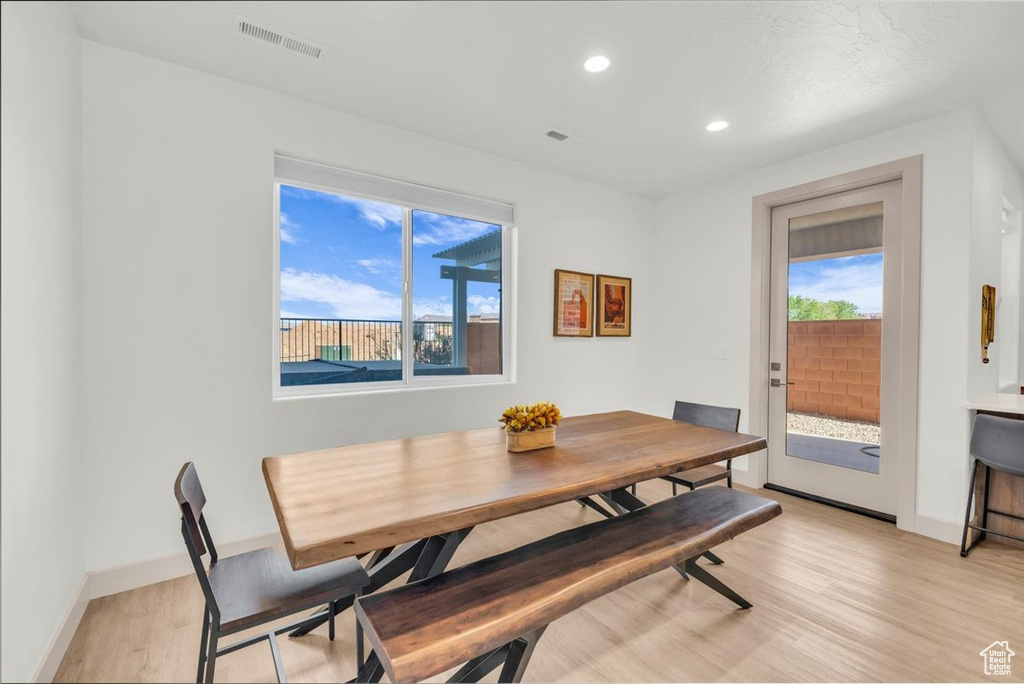 Dining area featuring baseboards, visible vents, light wood-style flooring, and recessed lighting