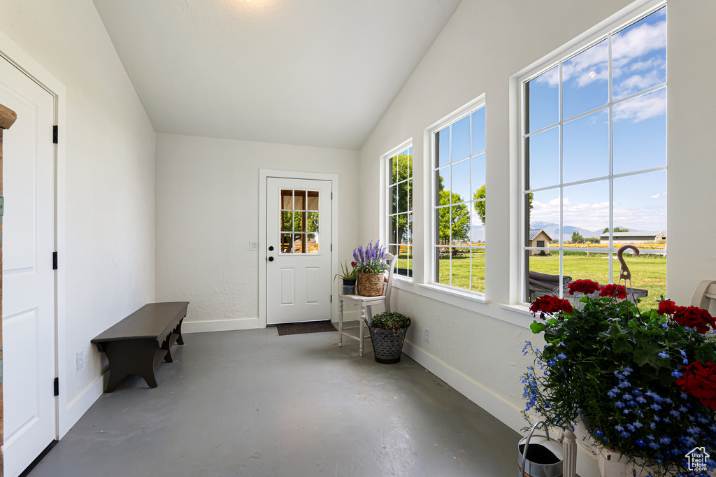 Sunroom / solarium with lofted ceiling
