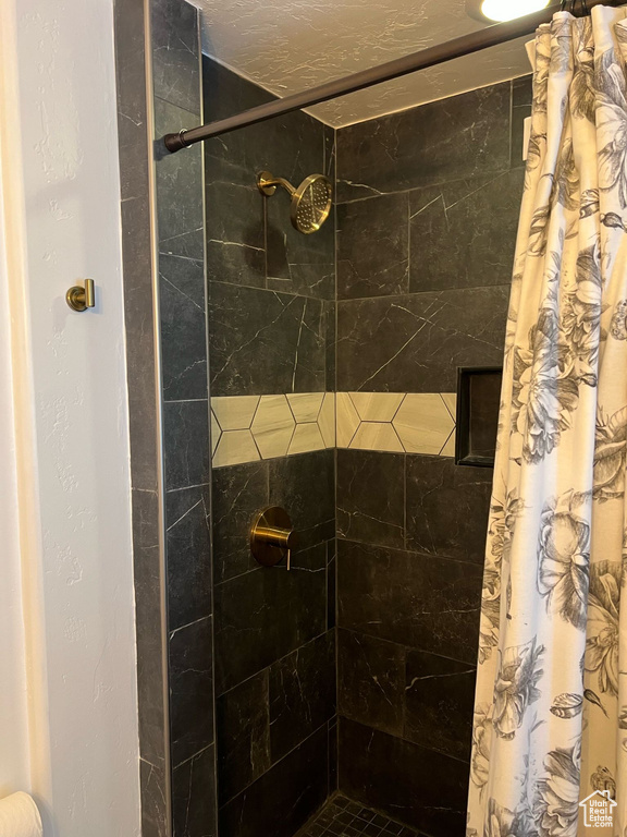 Full bathroom featuring tiled shower