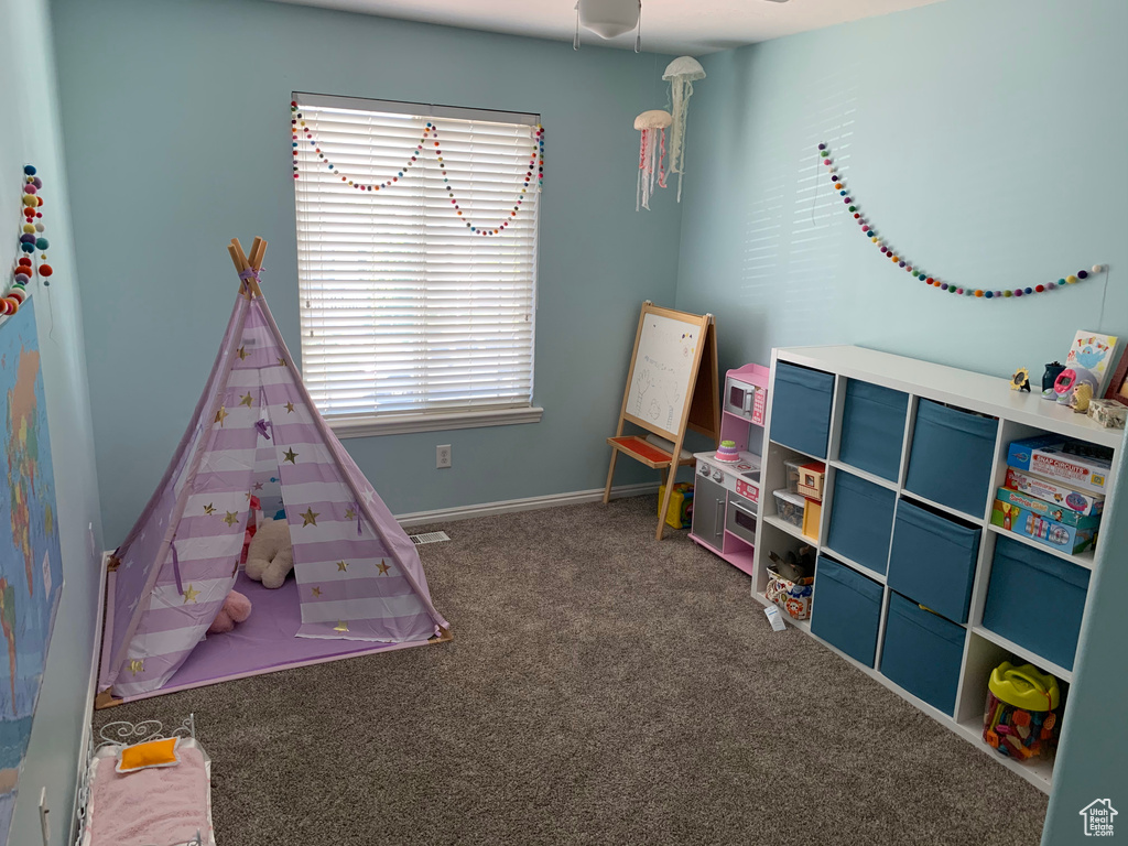 Playroom featuring baseboards and carpet