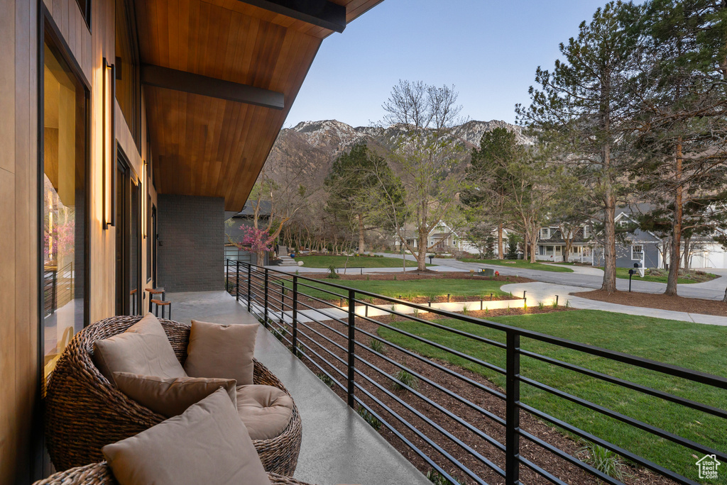 Balcony featuring a mountain view