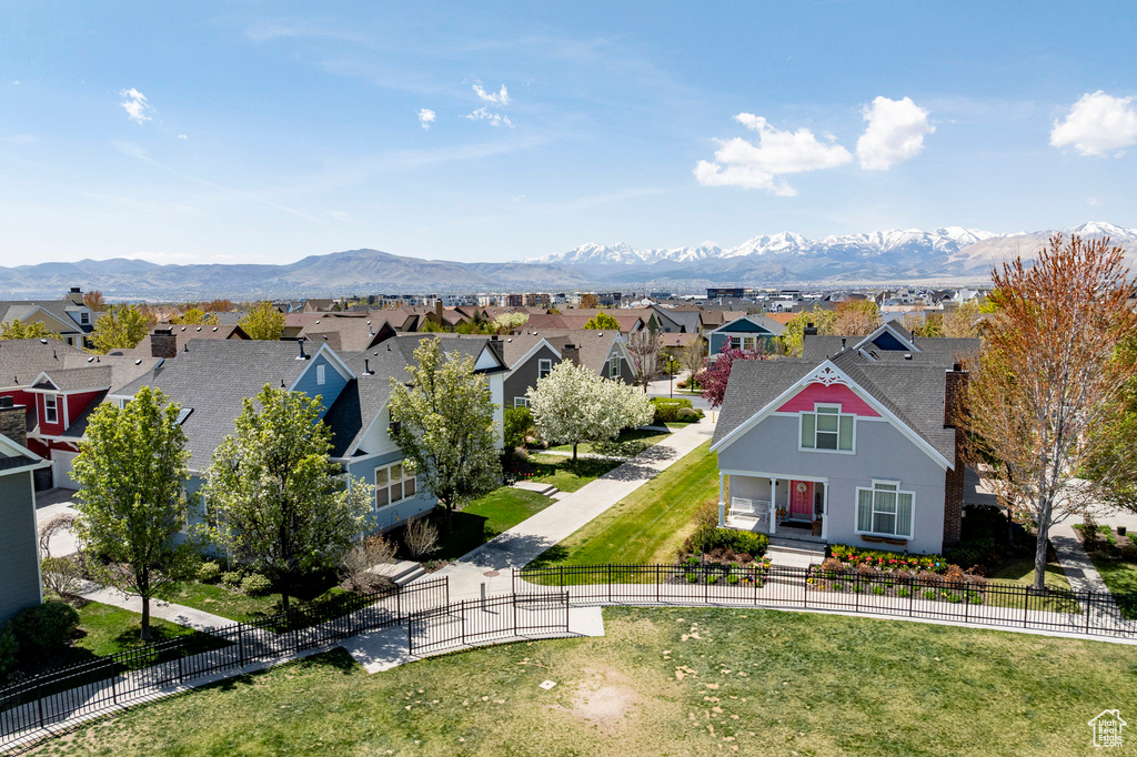 Bird's eye view featuring a residential view and a mountain view