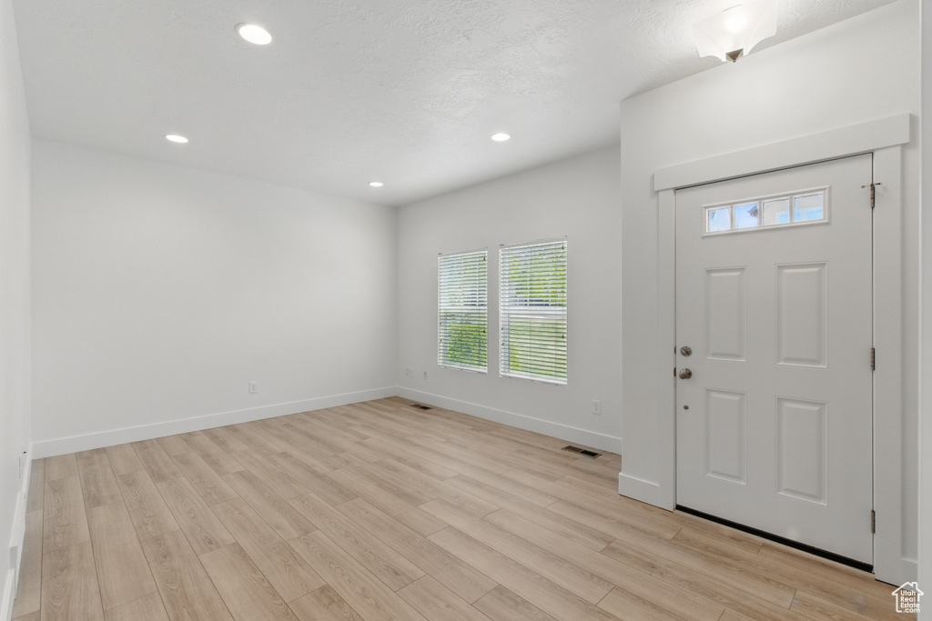 Entrance foyer with recessed lighting, baseboards, visible vents, and light wood-style flooring