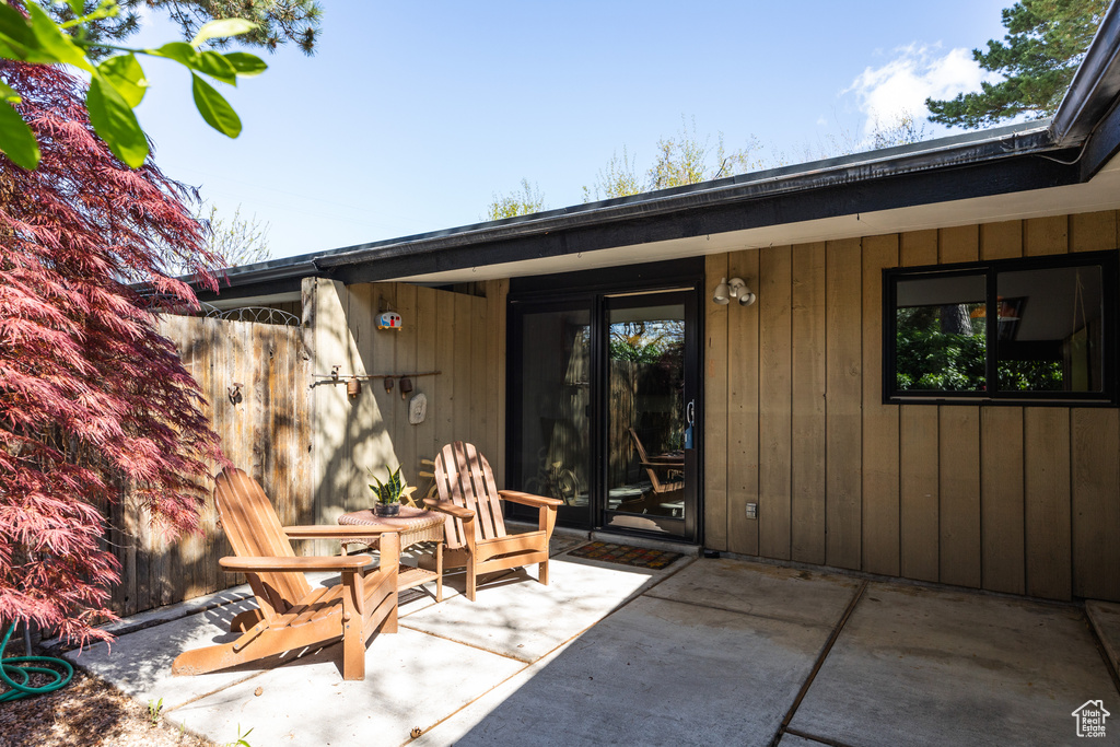 Entrance to property featuring a patio area