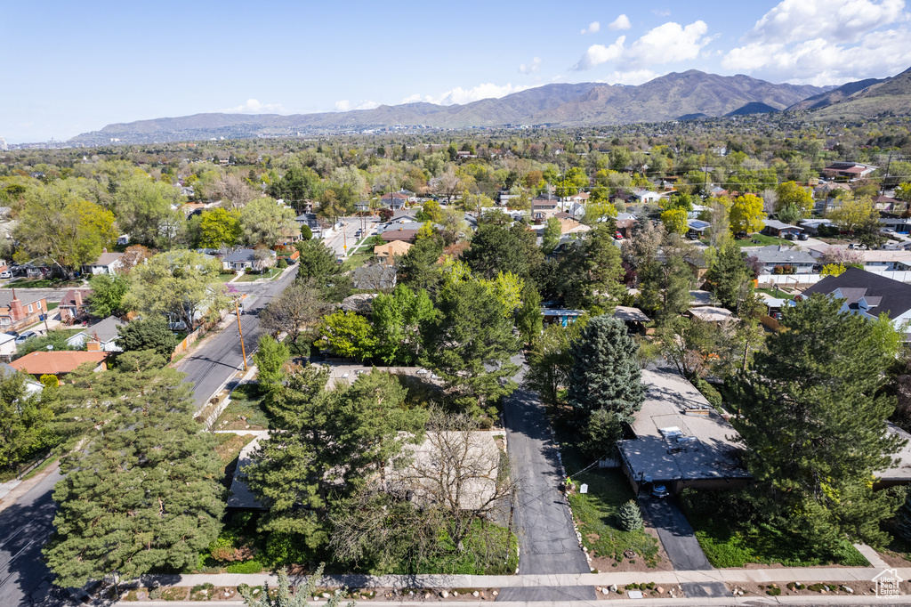 Birds eye view of property featuring a mountain view and a residential view