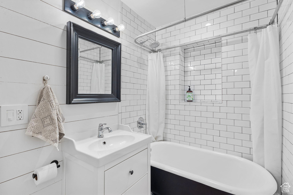 Bathroom with shower / bath combo and vanity