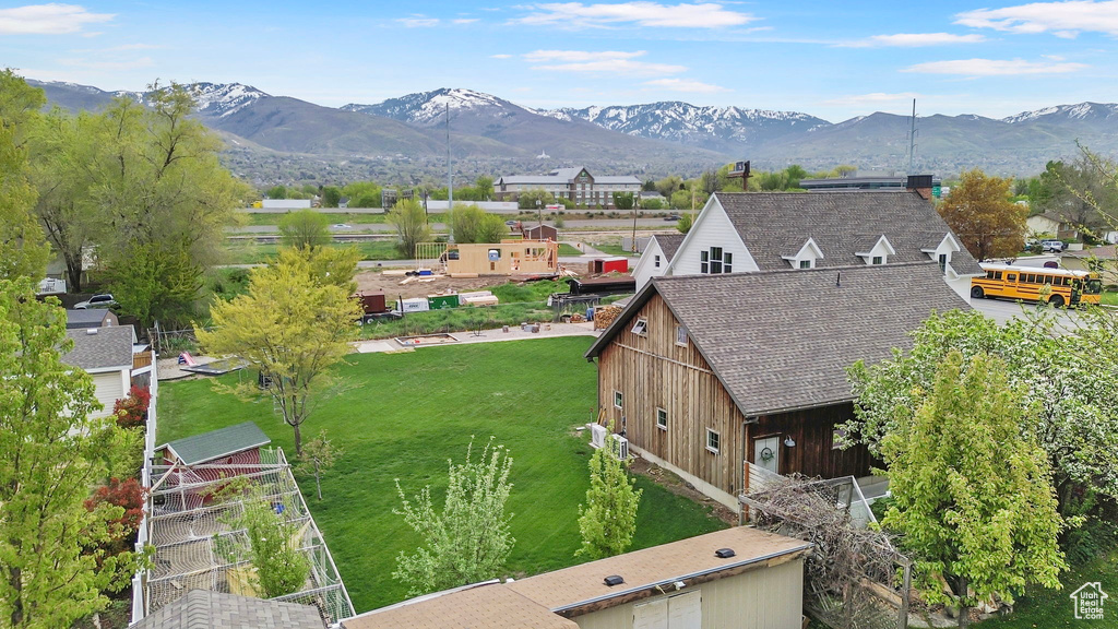 Drone / aerial view featuring a mountain view