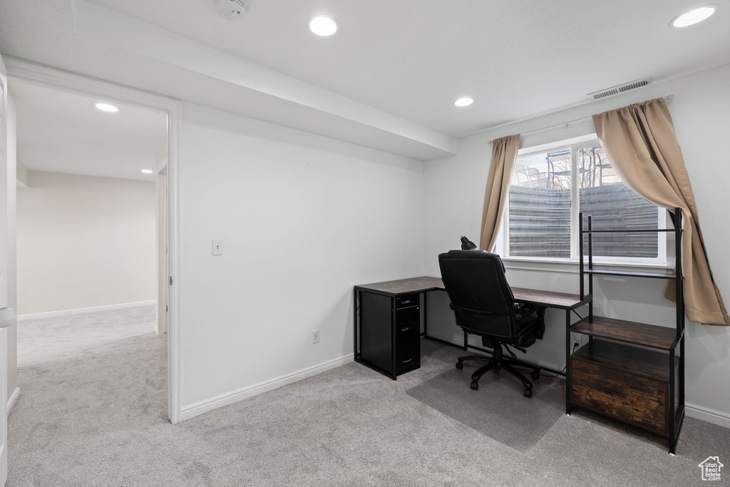 Office with baseboards, light carpet, visible vents, and recessed lighting