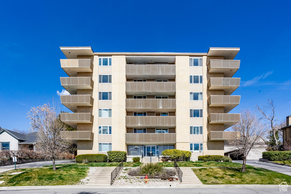 View of apartment building / complex