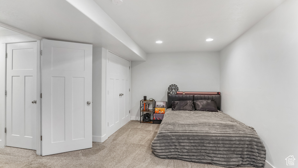 Carpeted bedroom with recessed lighting and baseboards