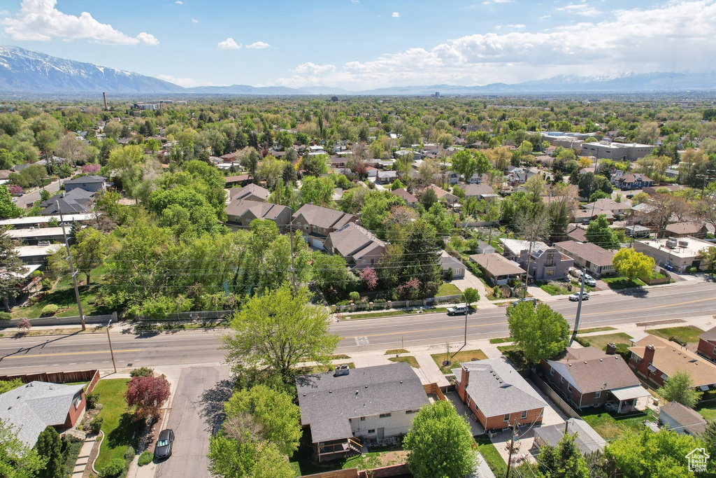 Aerial view featuring a residential view and a mountain view