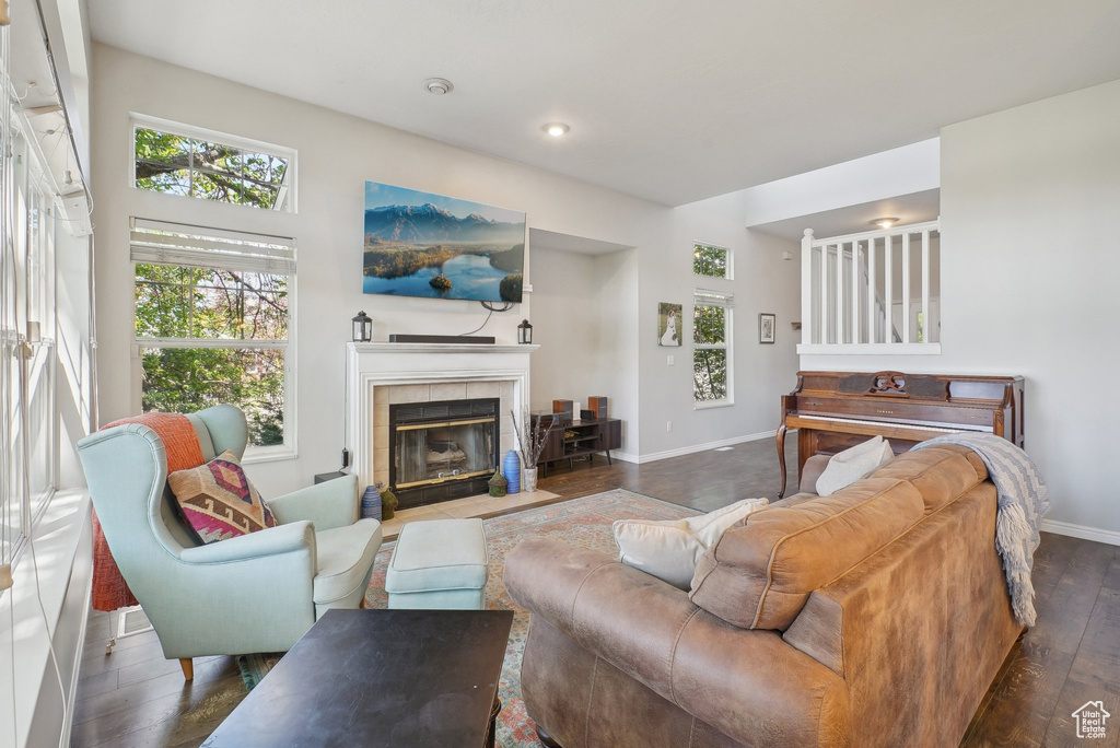 Living room with recessed lighting, baseboards, wood finished floors, and a fireplace