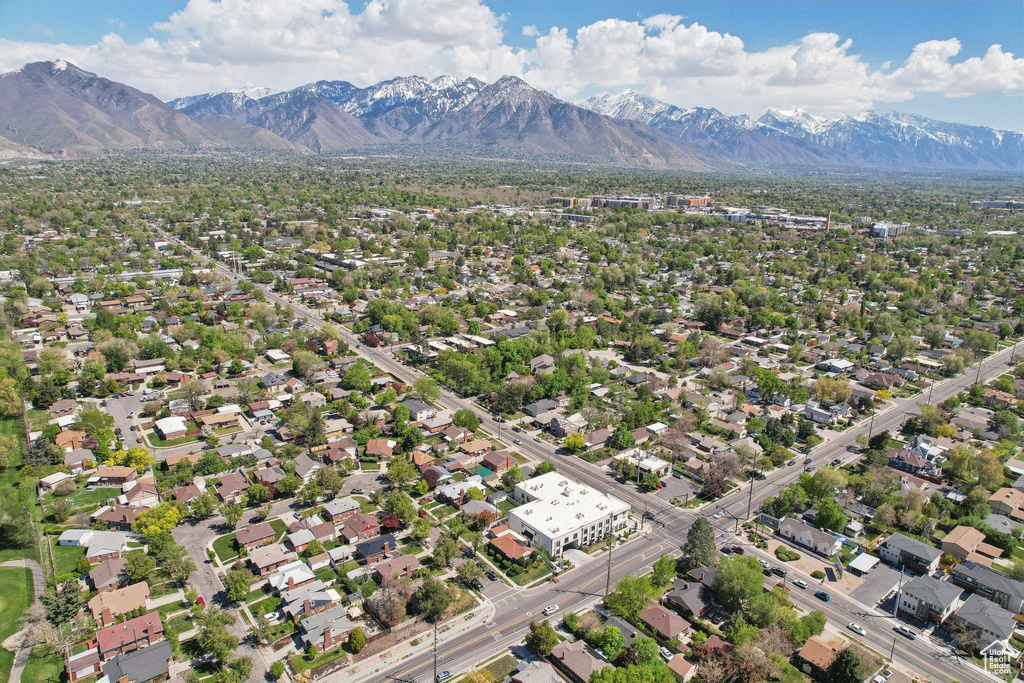 Drone / aerial view featuring a mountain view