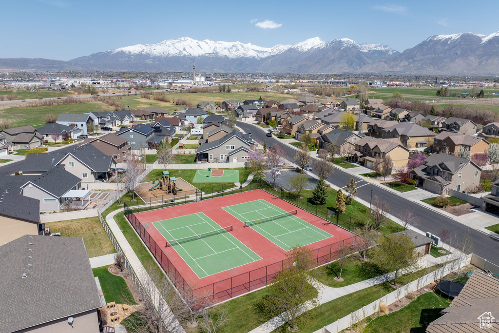 Bird\'s eye view with a residential view and a mountain view