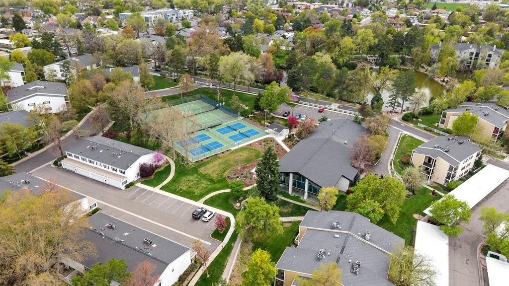Bird\'s eye view with a residential view
