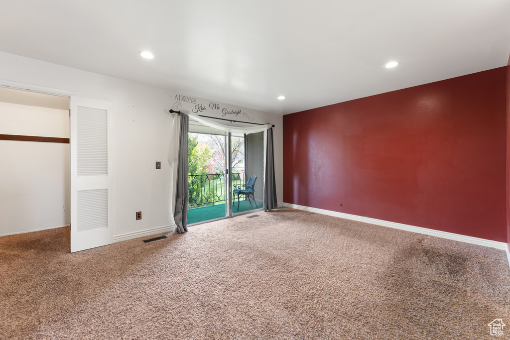 Spare room with baseboards, recessed lighting, visible vents, and carpet