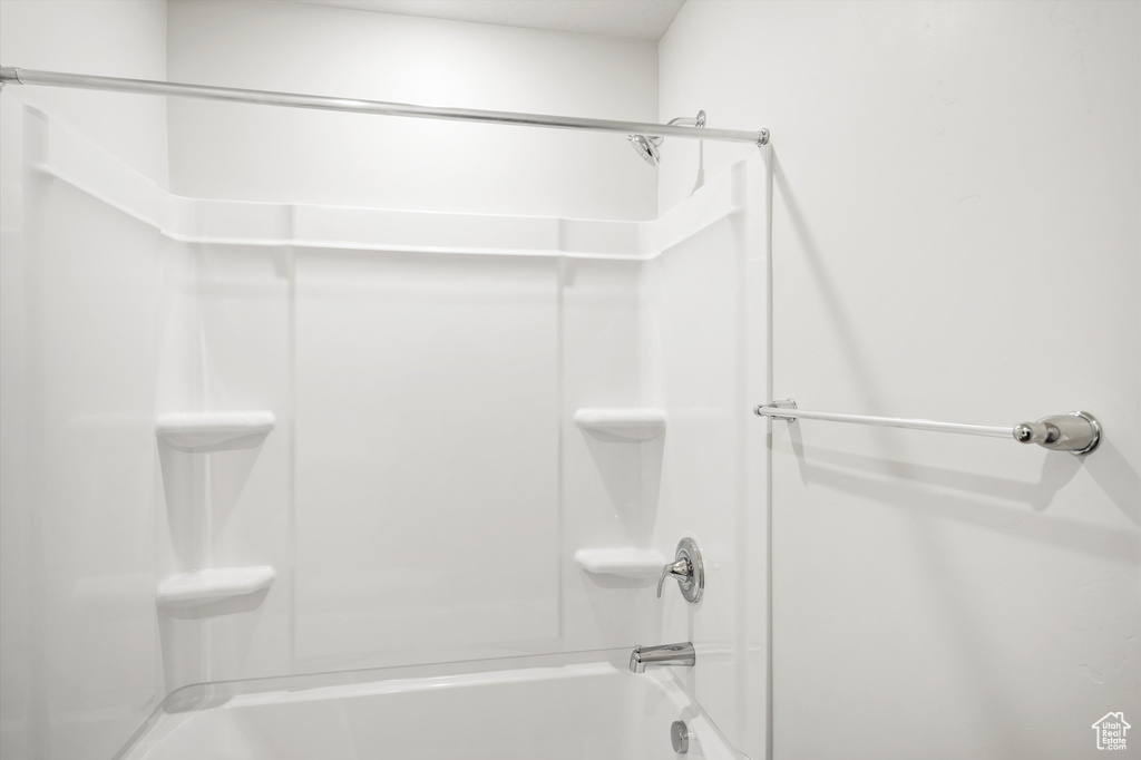 Full bath with shower / washtub combination