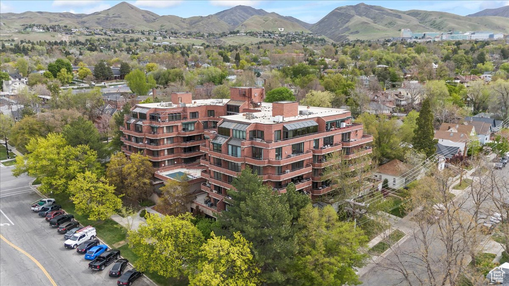 Bird's eye view with a mountain view