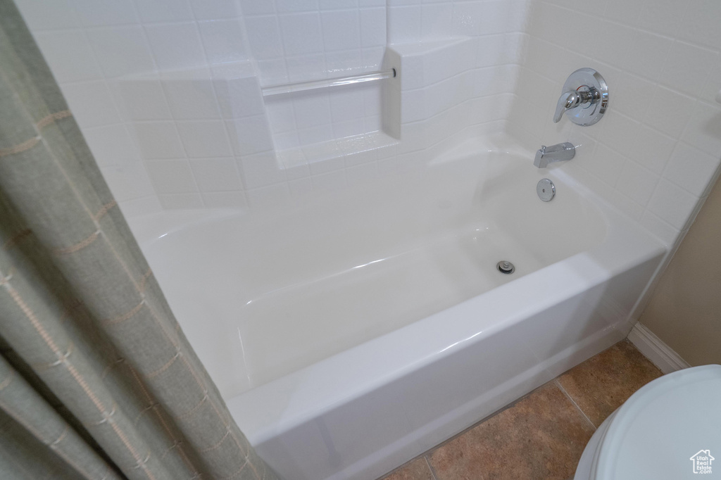Full bathroom featuring baseboards and toilet
