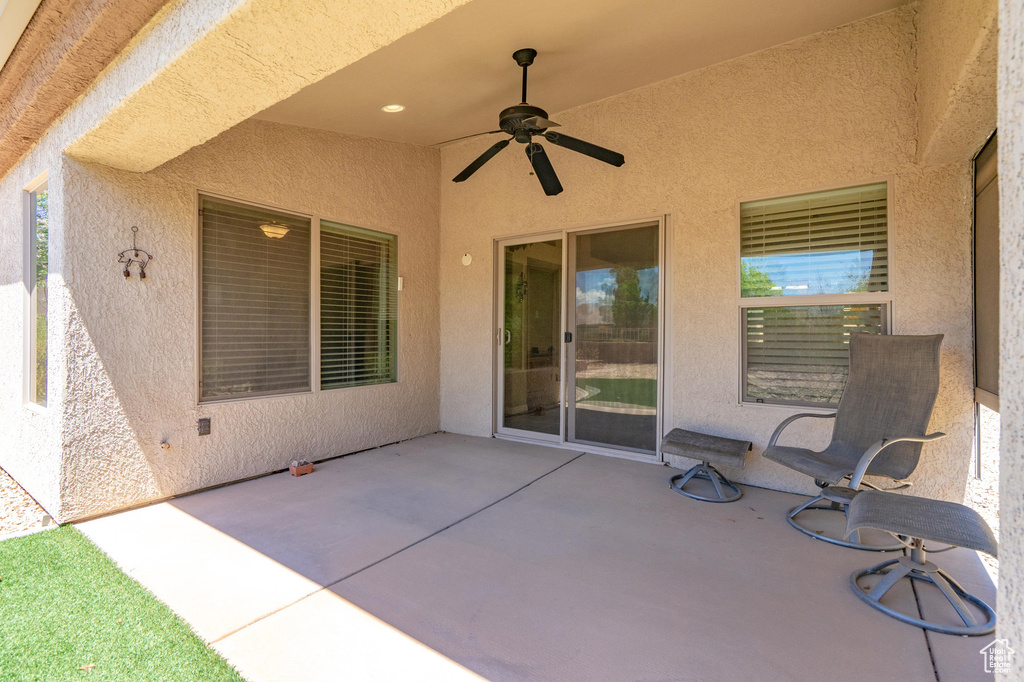 View of patio / terrace with ceiling fan