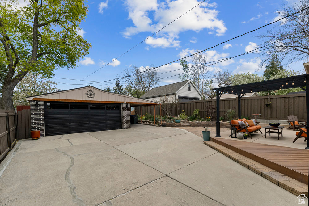 Detached garage with fence