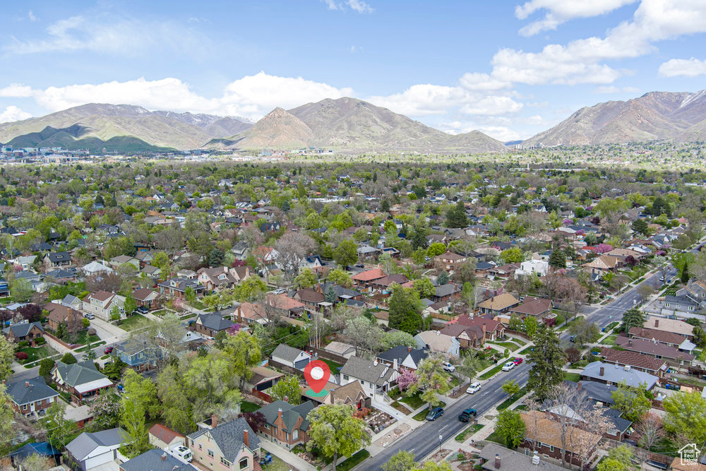 Drone / aerial view featuring a mountain view