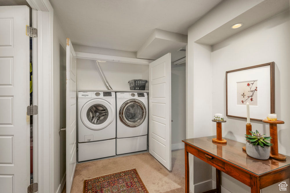 Washroom with light colored carpet, recessed lighting, laundry area, and independent washer and dryer