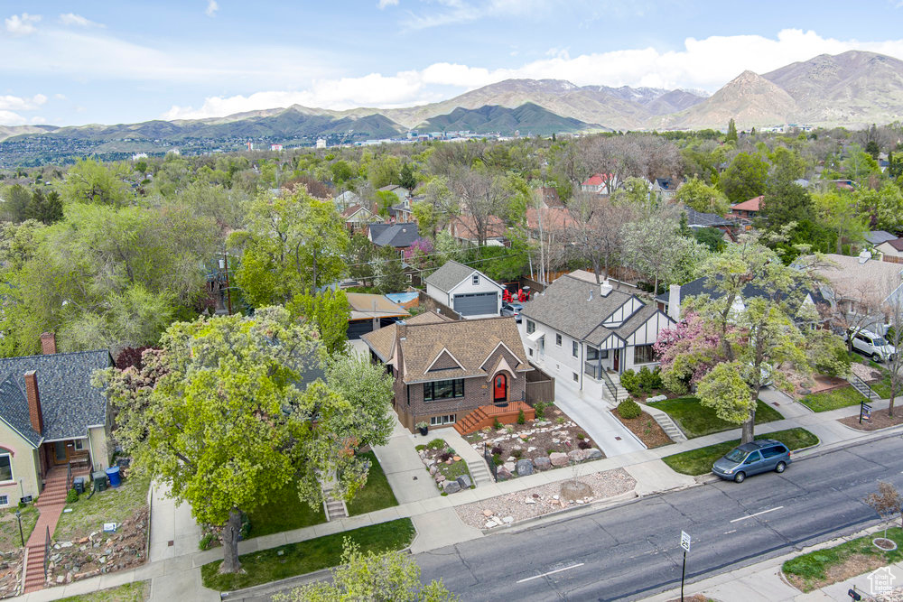 Birds eye view of property featuring a mountain view and a residential view