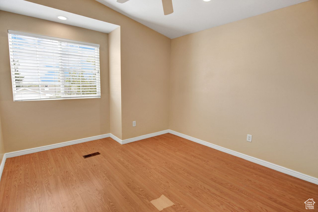 Unfurnished room with light wood-style flooring, visible vents, baseboards, recessed lighting, and a ceiling fan
