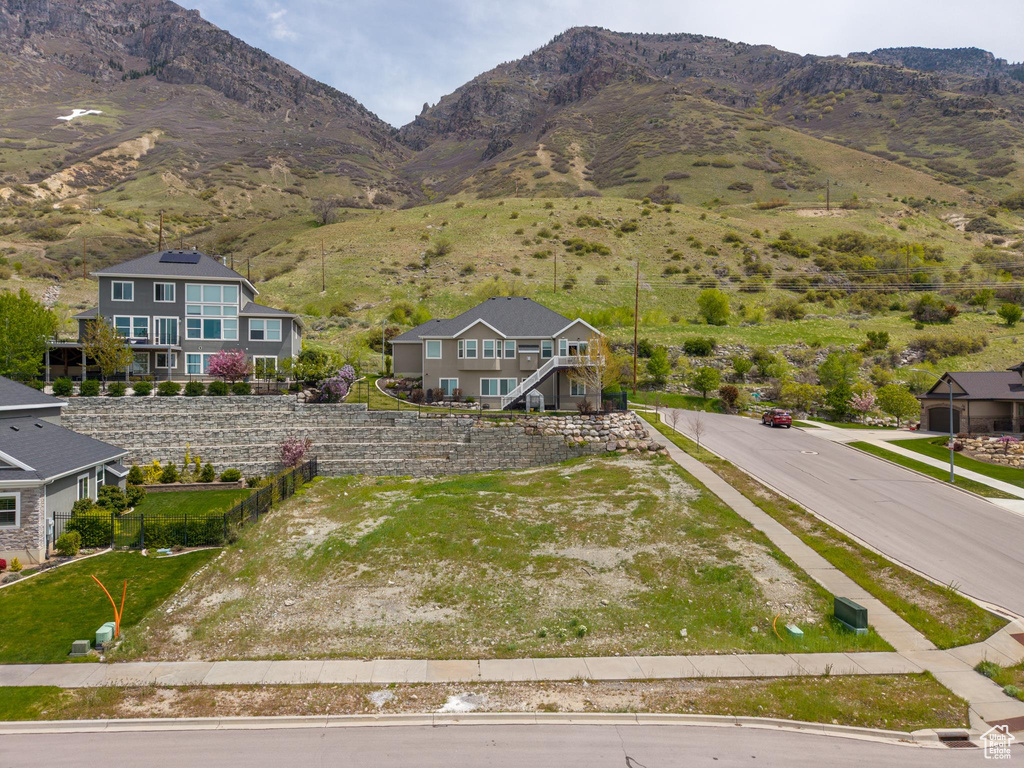 Bird's eye view with a mountain view