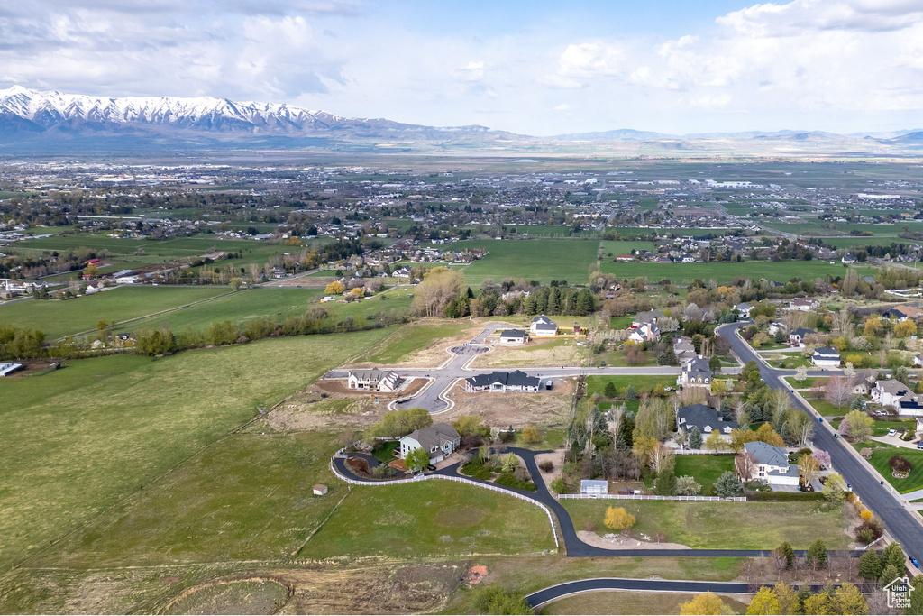 Bird\\\'s eye view featuring a mountain view