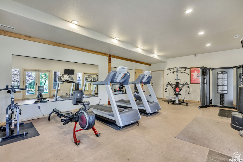 Gym with visible vents and recessed lighting