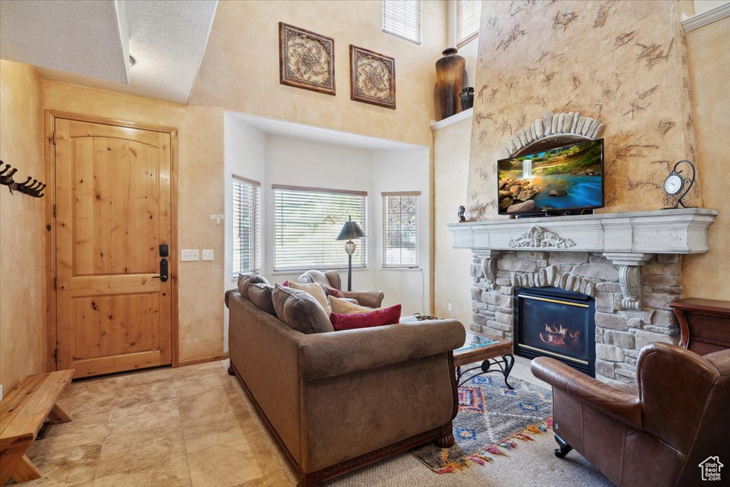 Living area with a high ceiling and a fireplace