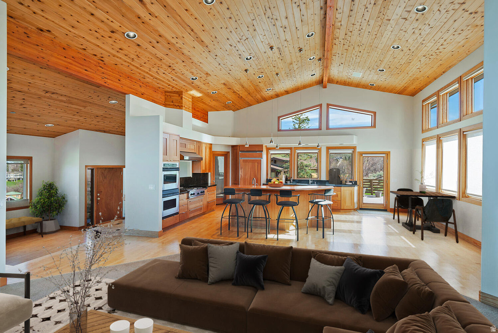 152 N SILVER OAK RD Salt Lake City, UT 84108