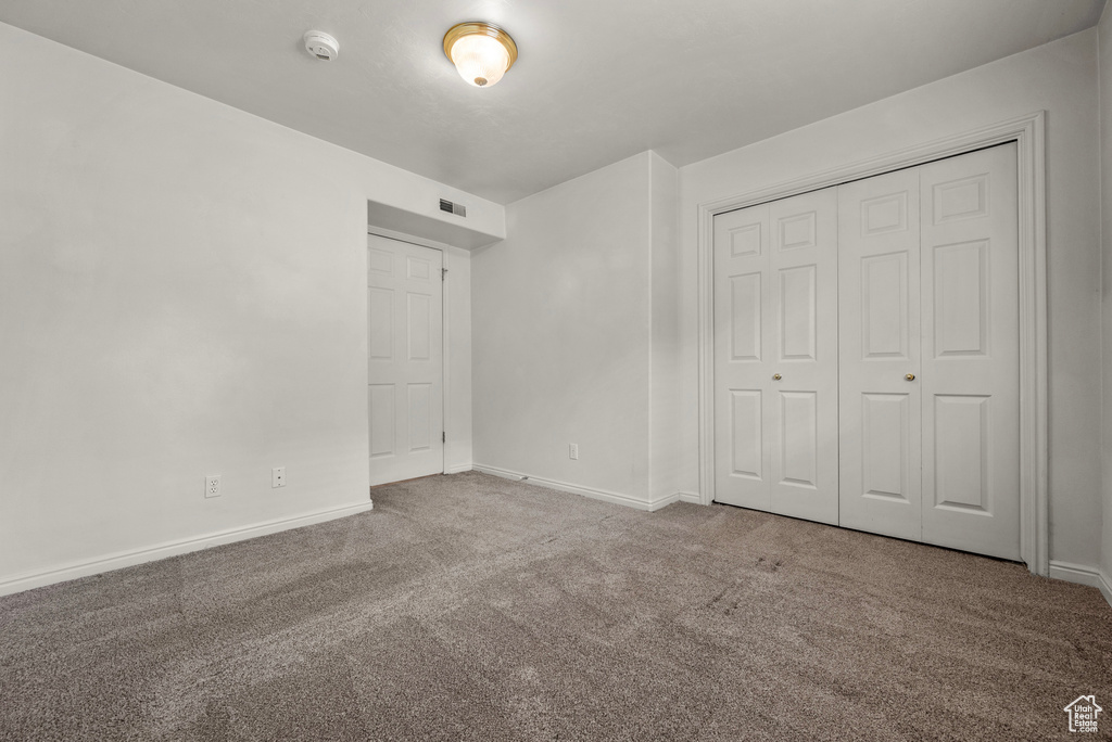 Unfurnished bedroom with carpet floors and a closet