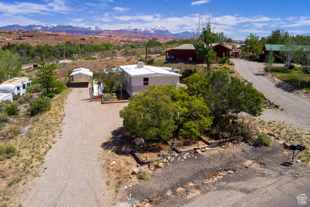 Aerial view with a mountain view