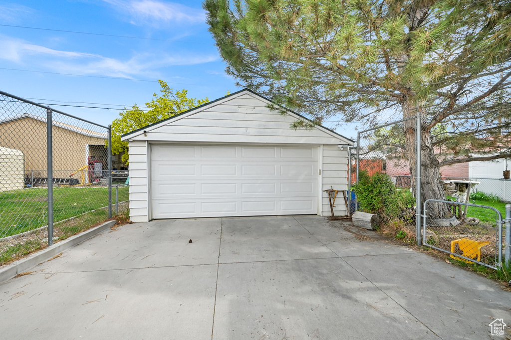Detached garage with fence