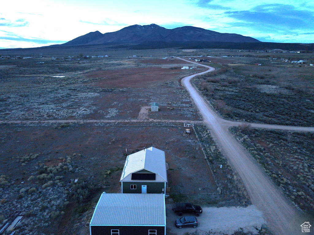 Bird\\\'s eye view with a mountain view