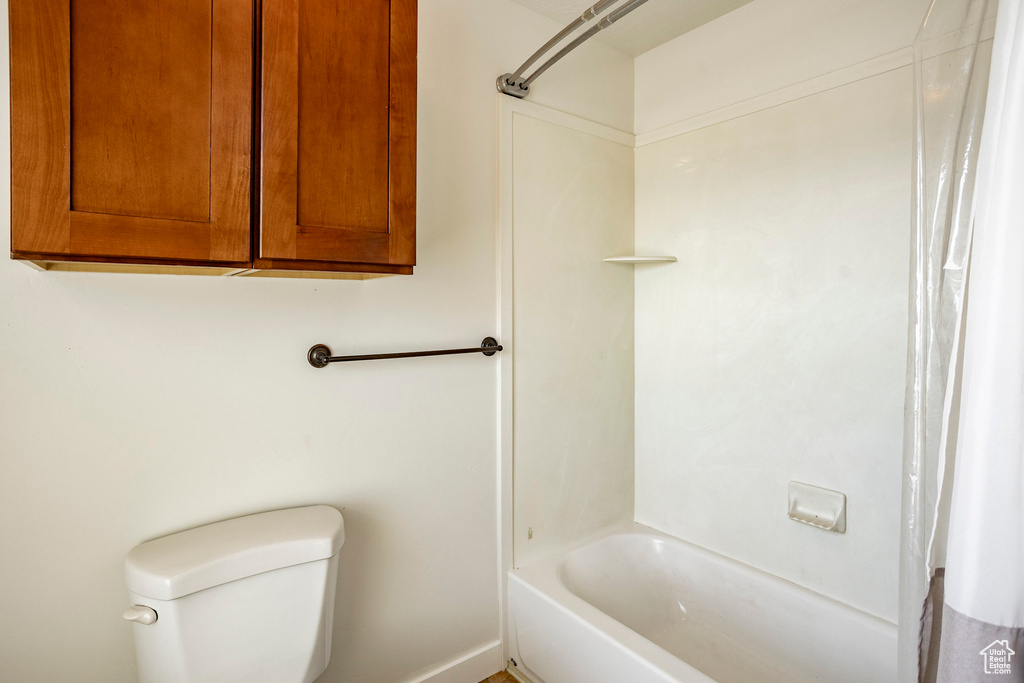 Full bathroom featuring toilet and shower / bath combo
