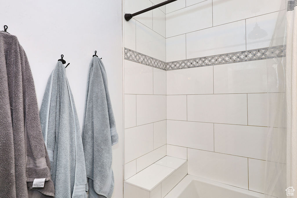 Bathroom featuring tiled shower
