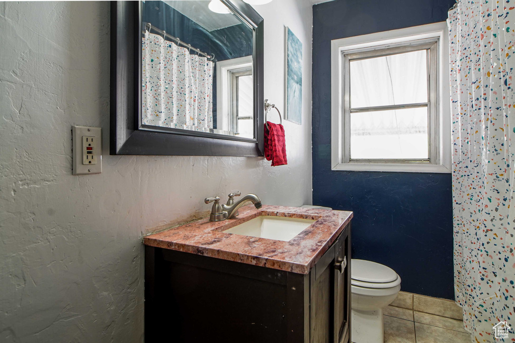 Full bath featuring toilet, curtained shower, tile patterned flooring, and vanity