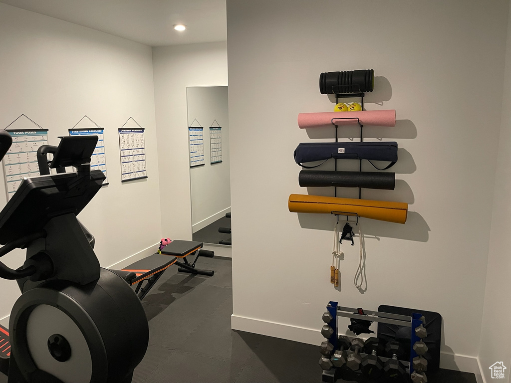 Workout area with baseboards and recessed lighting