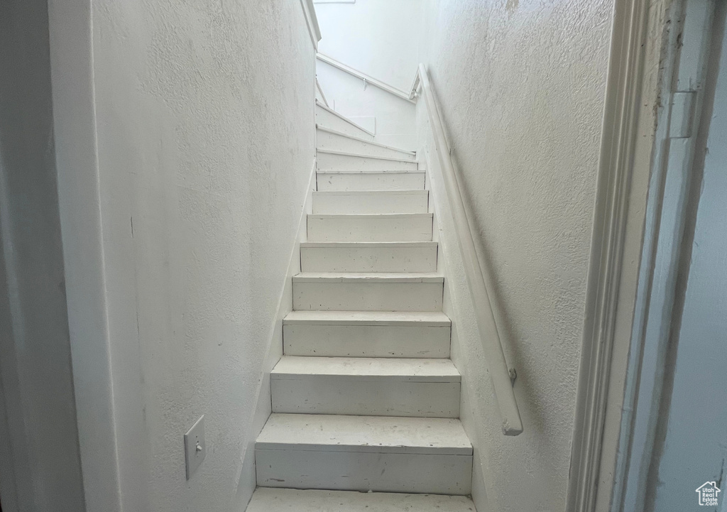 Staircase with a textured wall