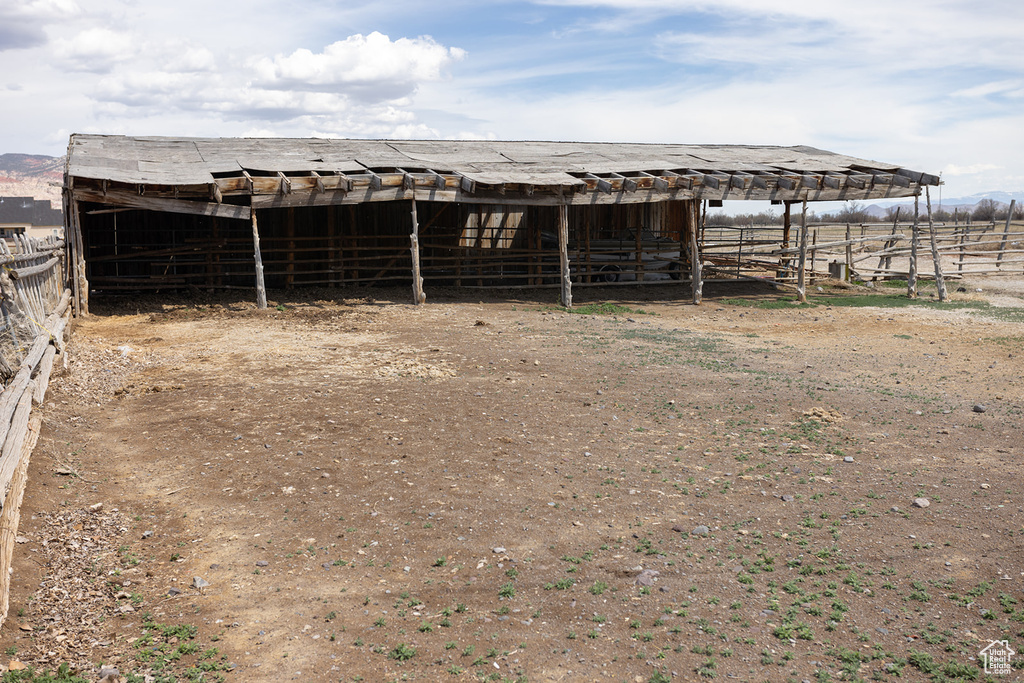 View of outdoor structure with an outdoor structure and an exterior structure
