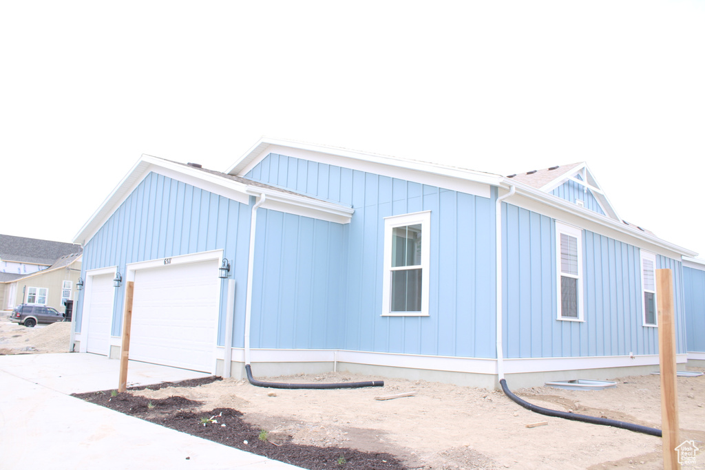 View of front of home featuring a garage and driveway