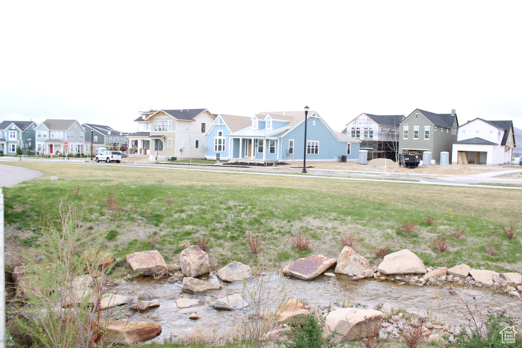View of yard with a residential view