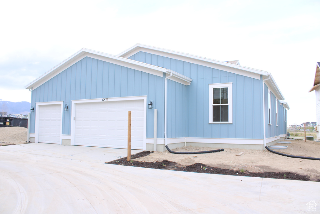 View of front of house with driveway and a garage