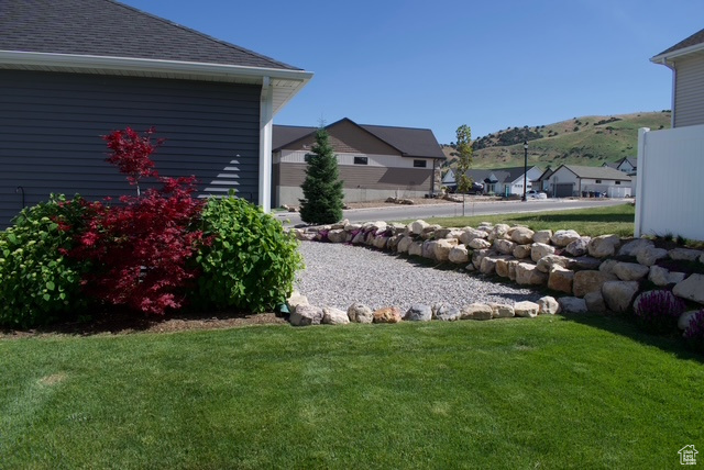 View of yard with a mountain view and a residential view