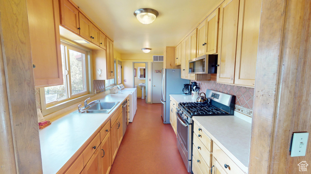 Kitchen featuring visible vents, light countertops, tasteful backsplash, a sink, and appliances with stainless steel finishes