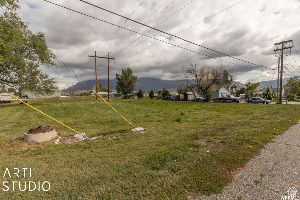 View of yard featuring a mountain view
